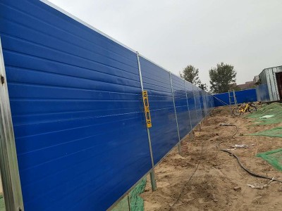 彩钢夹心板围挡道路改造图1