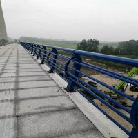 公路两侧护栏