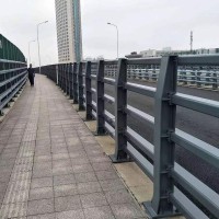 四横梁防撞护栏