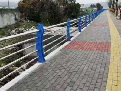 桥梁护栏安装图1