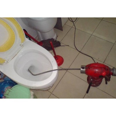 疏通厕所马桶