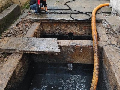 宜昌发展大道抽粪师傅技术过硬图1