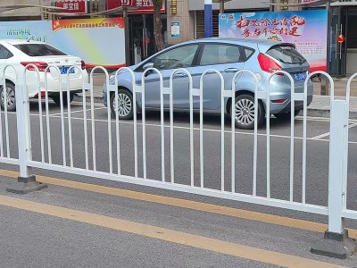 市政交通安全栏杆厂家包运输包安装图1