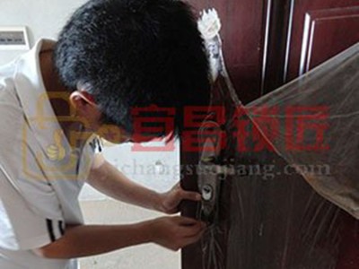宜昌葛洲坝区修防盗门锁技术好快速上门图1