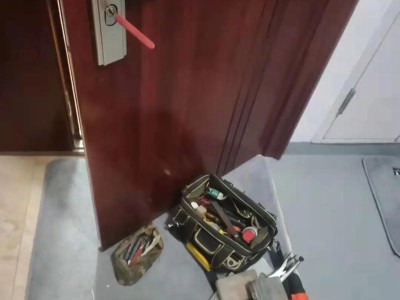 宜昌葛洲坝区换防盗门锁正规备案师傅上门图1