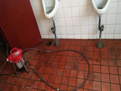 宜昌西陵区CBD管道高压清洗师傅明码标价图1