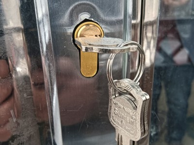 宜昌换卷闸门锁 专业靠谱就近派单图1
