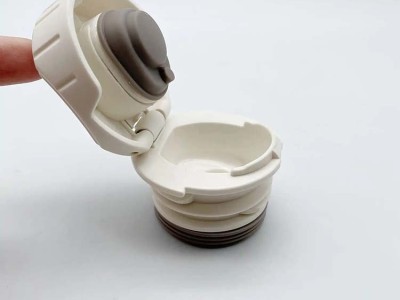 硅胶折叠水壶实力厂家耐磨抗压图1